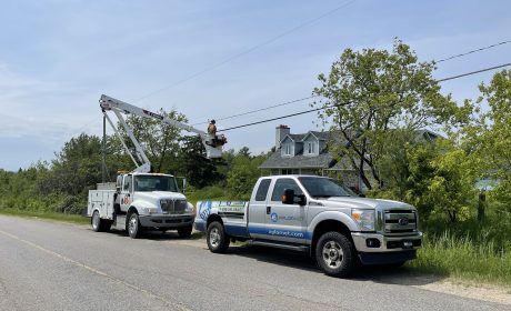 Two trucks in Papineau, QC to install Fibre Internet