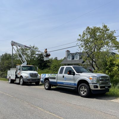 Two trucks in Papineau, QC to install Fibre Internet